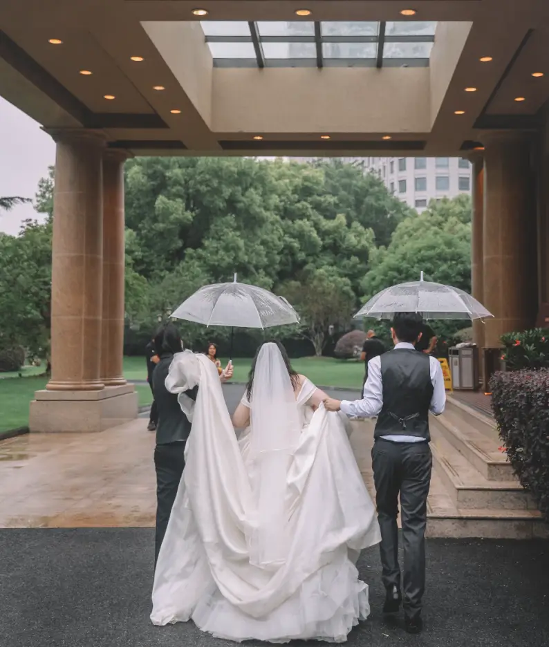 婚礼怎么办最省钱_赚钱办婚礼攻略_婚礼挣钱