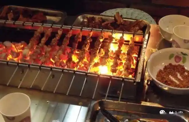 夜市卖什么小吃赚钱_农村创业小吃项目_特色小吃加盟赚钱
