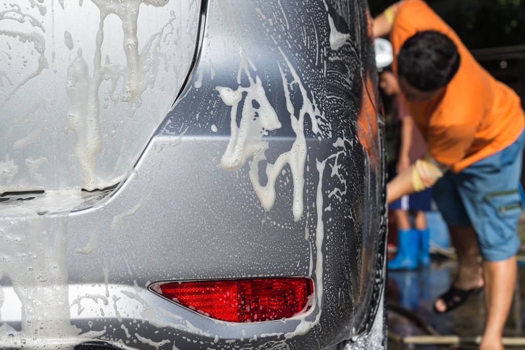 开汽车美容店赚钱_洗车店锁客营销策略_深圳洗车店盈利700万案例