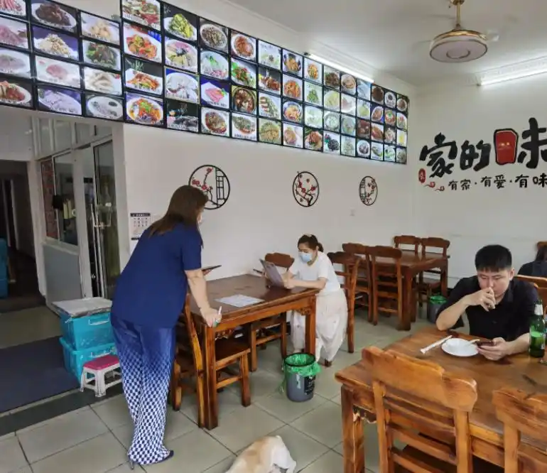 我想开店赚钱_早餐摊位年入几十万_早餐经济学商机秘诀