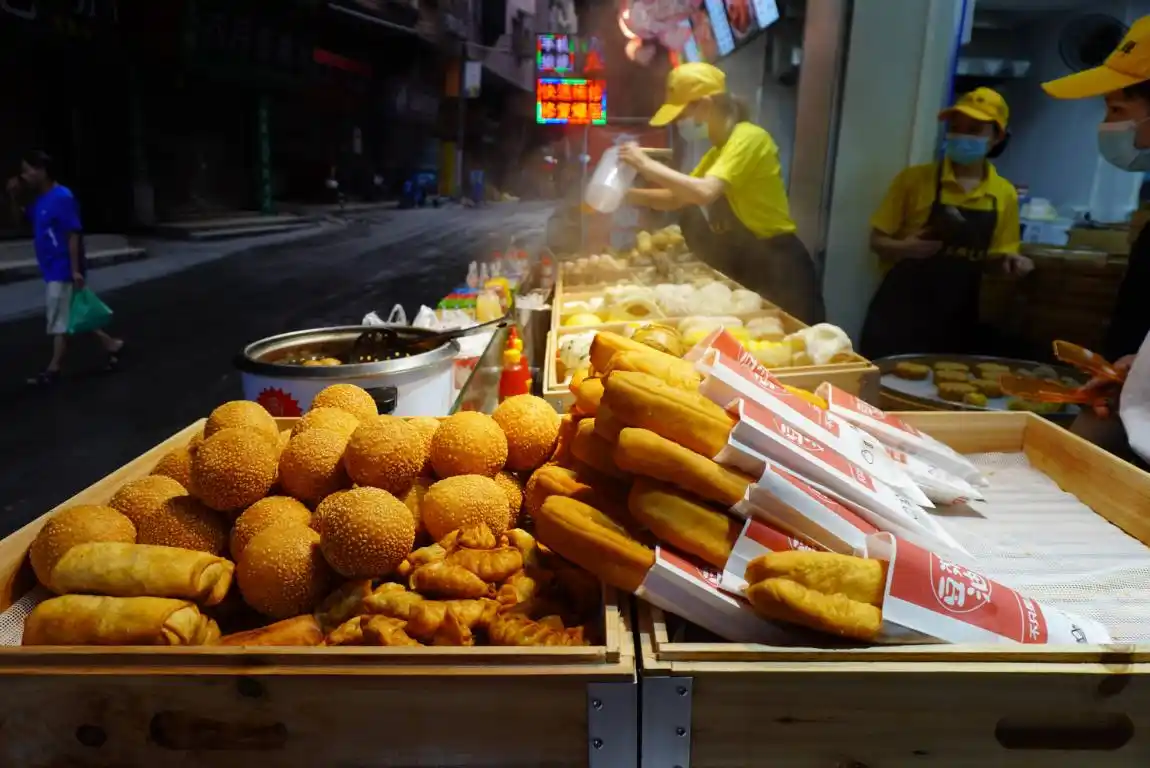 早餐经济学商机秘诀_我想开店赚钱_早餐摊位年入几十万
