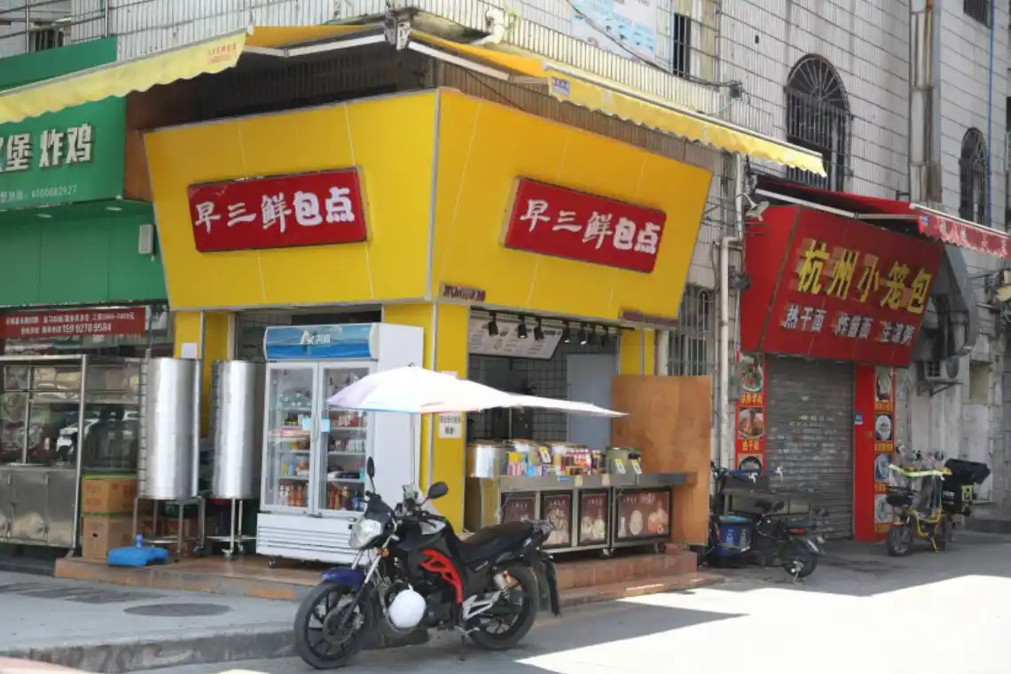 早餐摊位年入几十万_早餐经济学商机秘诀_我想开店赚钱