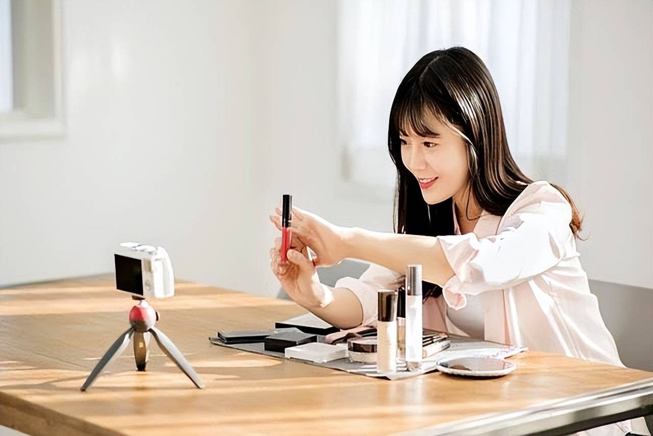 工资不涨副业刚需_今年免费赚钱之道_抖音直播带货技巧