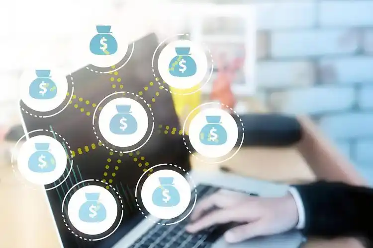 摆摊经济与夜间收入来源_现金流管理与生活压力缓解_城市生存挑战赚钱方法