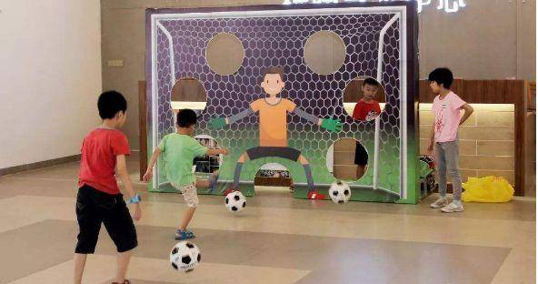 足球大逆袭激活码_足球大逆袭手游世界足球明星Q萌形象_足球大逆袭变态版手游卡牌养成对战策略