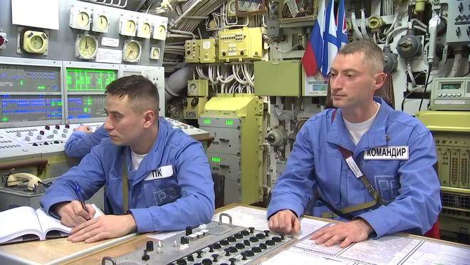 俄潜射导弹_俄三艘核潜艇_俄“三角洲”级弹道导弹战略核潜艇