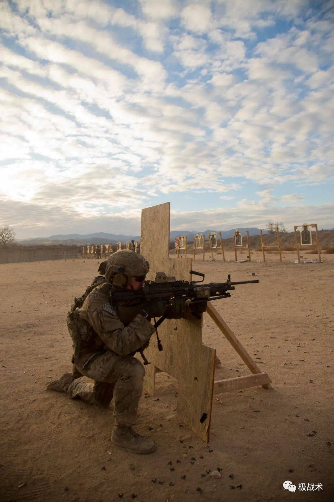 三角洲特种部队秘籍视频_三角洲特种部队5黑鹰坠落攻略视频_三角洲特种部队坠落之鹰无敌