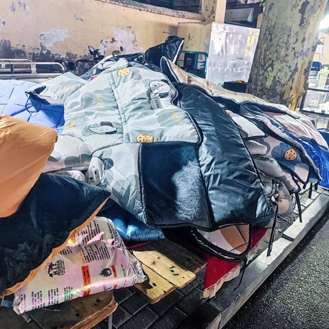 夫妻摆摊小生意_夜间摆摊创业项目_门市做什么赚钱