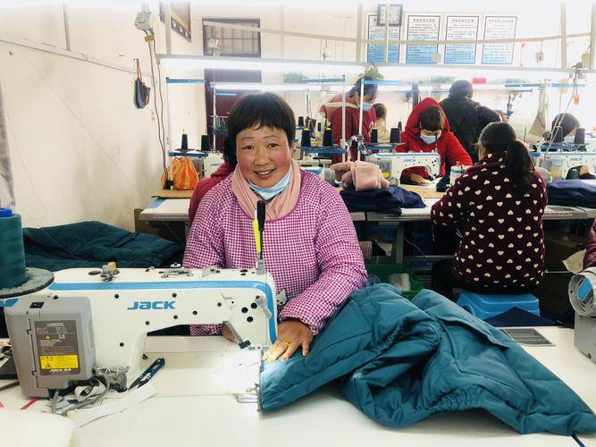 妇女在家做什么赚钱_返乡创业服装加工厂_乡村振兴服装产业