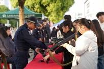 广西各个地方，开展了形式有着多种样式的警营开放日活动，能进行零距离的体验，感受到别样的“警”彩 。