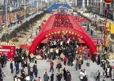春节地摊赚钱攻略_春联灯笼红包地摊生意_2026庙会卖什么赚钱