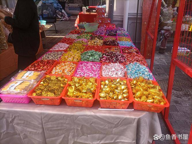 春联灯笼红包地摊生意_春节地摊赚钱攻略_2026庙会卖什么赚钱
