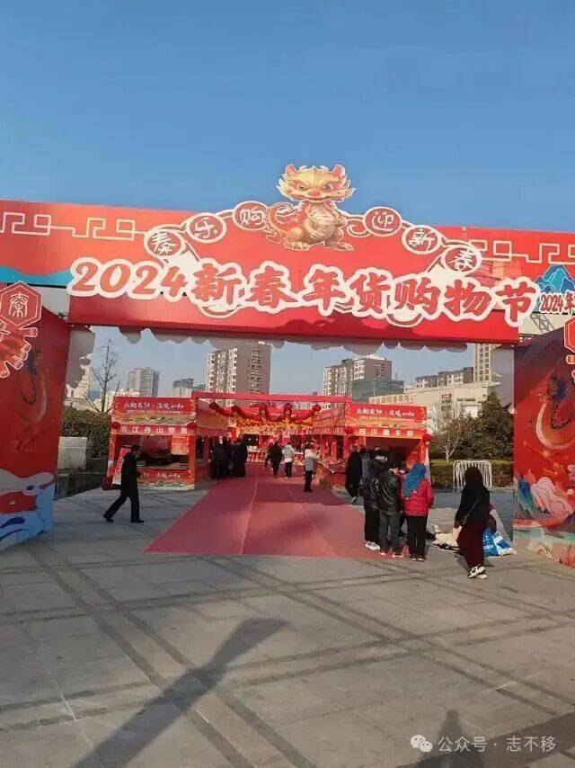 春节地摊赚钱攻略_2026庙会卖什么赚钱_春联灯笼红包地摊生意