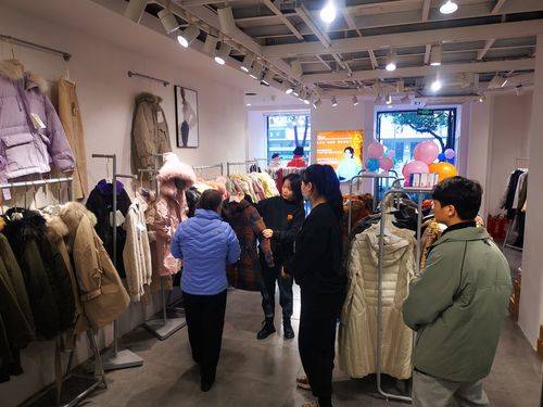 开内衣店资源拓展_你做什么服装生意才赚钱 txt_内衣店开业营销策略