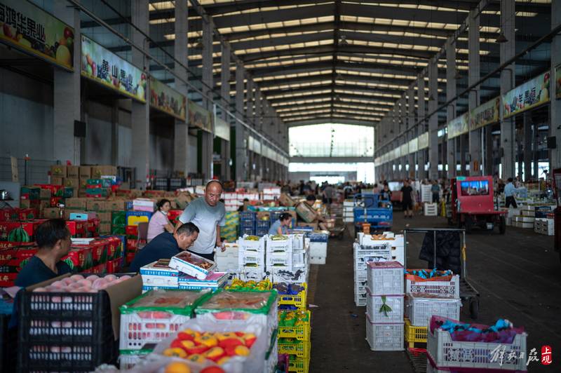 西郊国际农产品交易市场水果批发_老唐水果生意经_卖什么水果赚钱