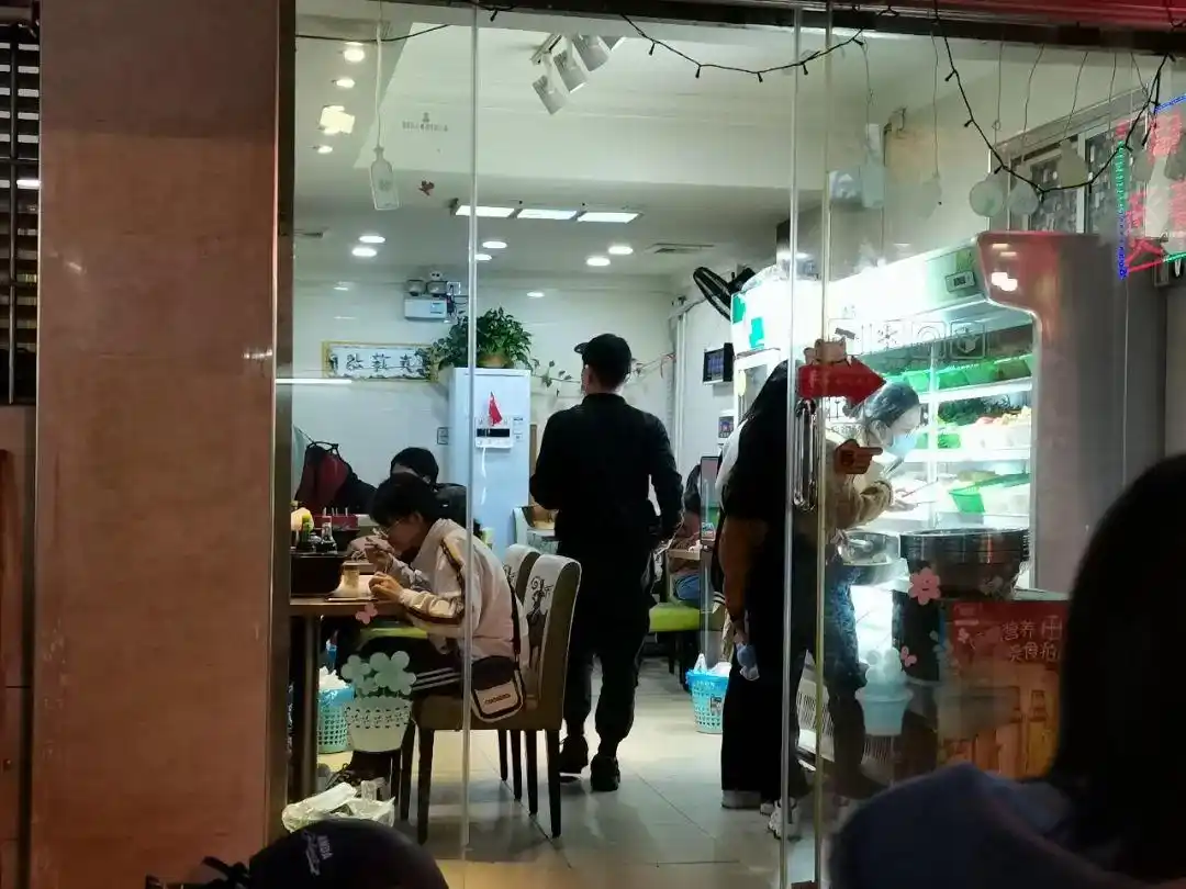 城中村餐饮店经营策略_餐饮店选址分析_湛江做什么生意好赚钱